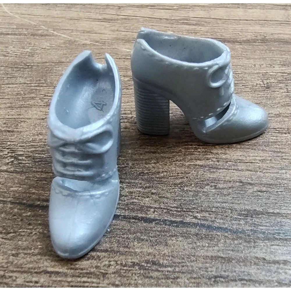 Barbie Fashionista Petite Original Dolls Silver High Heel Shoes Z9